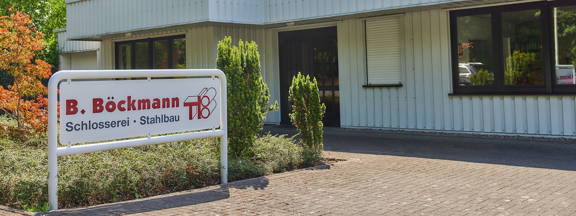 Firmenschild der Bernhard B&ouml;ckmann Metallbau GmbH f&uuml;r Schlosserei und Stahlbau in G&uuml;tersloh